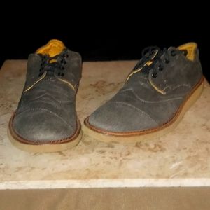 Men's oxford Made by Tom's these are done in a light grey denim & leather